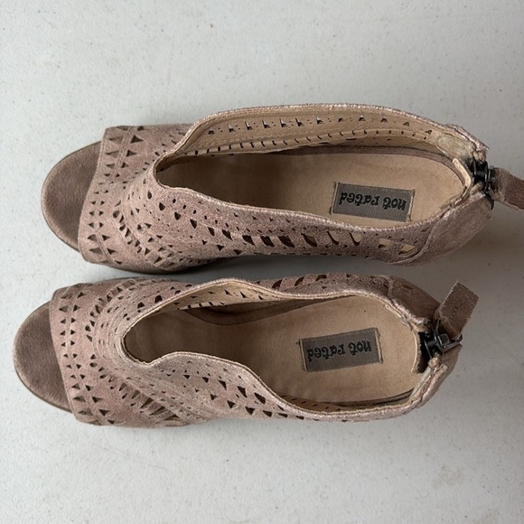 Not Rated Groove Thang Peep Toe Shoe Size 10 - Picture 9 of 9